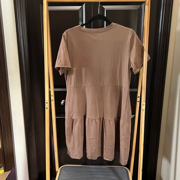 Women’s Dress - Picture 3 of 4